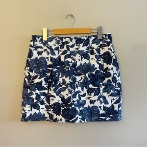 S.C. & Co. White & Navy Floral Mini Skirt with Built-In Shorts – Size 10 EUC